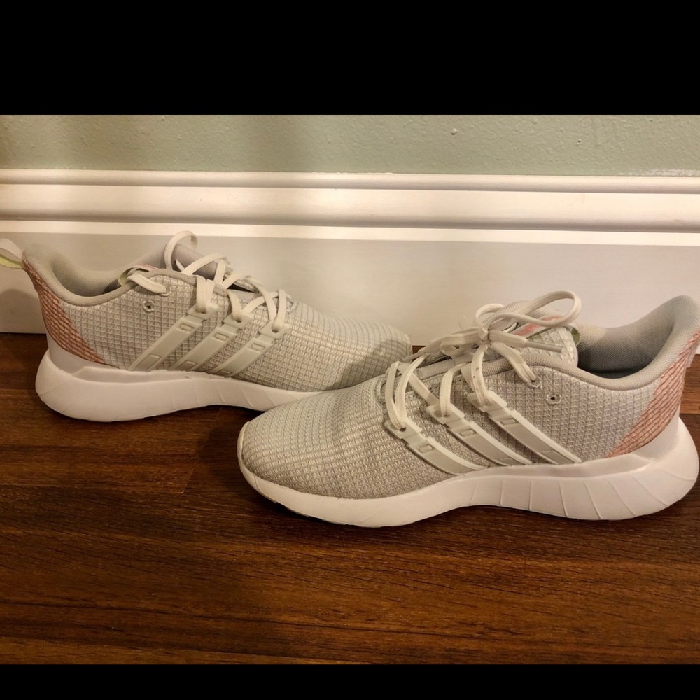 Womens adidas shoes US Size 5 but runs big. Great condition
